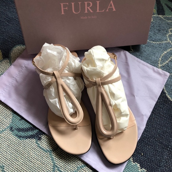 Furla soft pink patent t-strap sandal - Picture 3 of 8